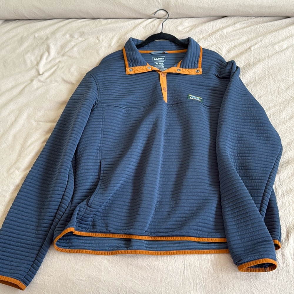 LL BEAN slightly fitted XL reg pull over